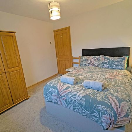 Double Room, Large Tv, With Great Transport Links Bolton Exterior foto