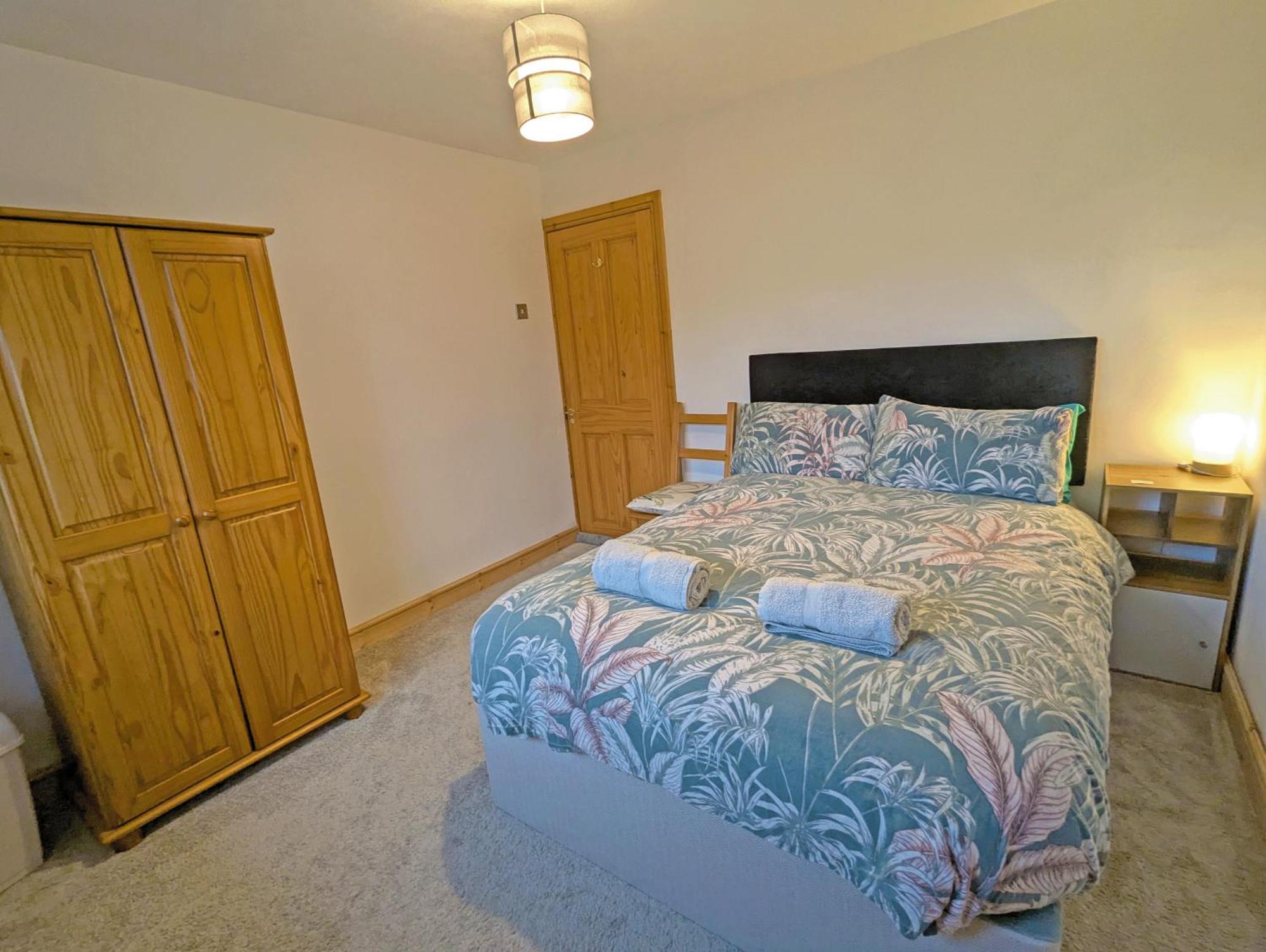 Double Room, Large Tv, With Great Transport Links Bolton Exterior foto